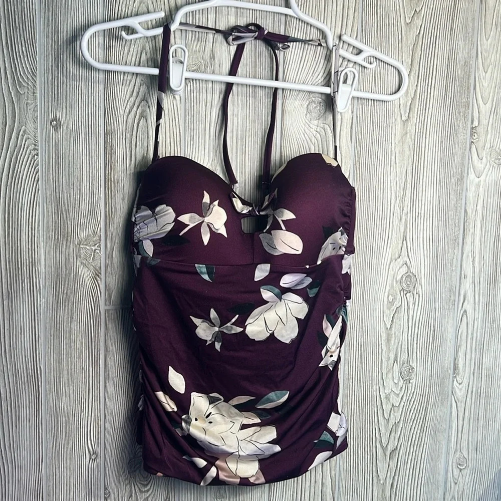 Women Athleta swimming top size small